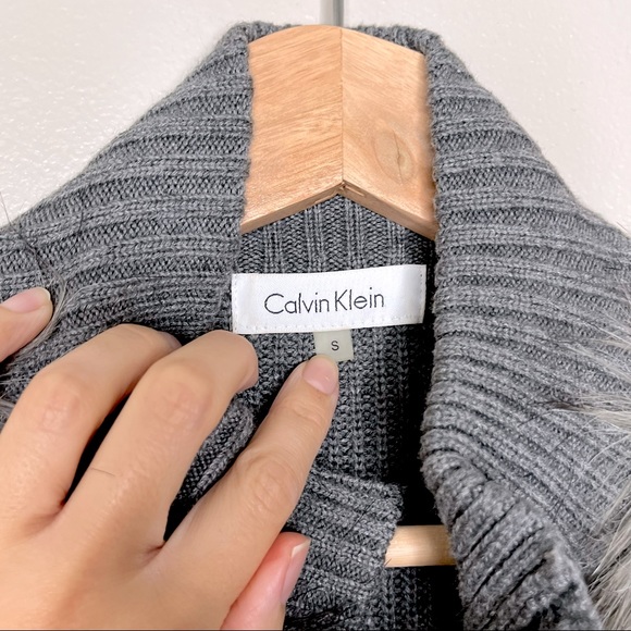 Calvin Klein Women's Gray Faux Fur Zip Buckle Sweater Vest Size S - Picture 5 of 9